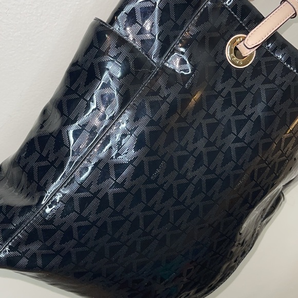 Michael Kors Jet Set Tote Bag - Picture 3 of 13